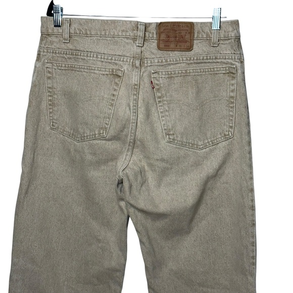 Vintage Levis 550 Men's 38 x 34 Relaxed Fit Cream Distressed Straight Jeans - Picture 5 of 11